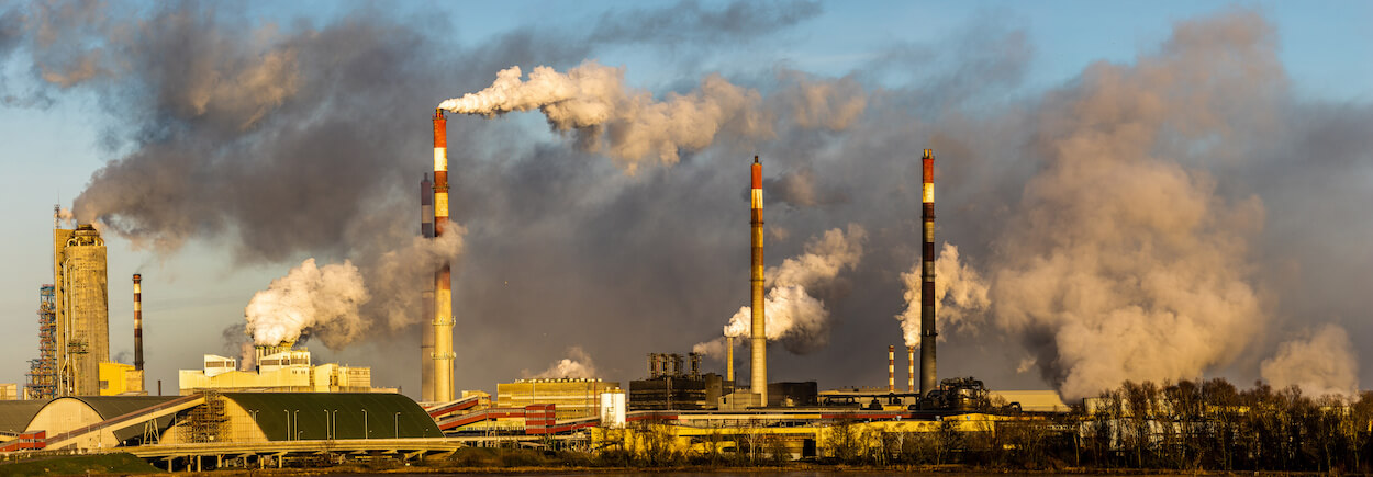 Chemical plant emitting huge amounts of smoke, dust and pollutants